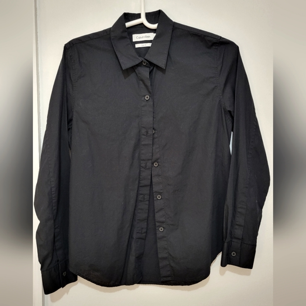 Calvin Klein Women's Long Sleeve Poplin button up shirt S